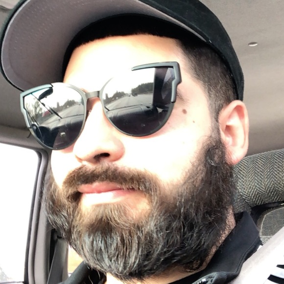 Meet your Posher, Cesar - Picture 1 of 1